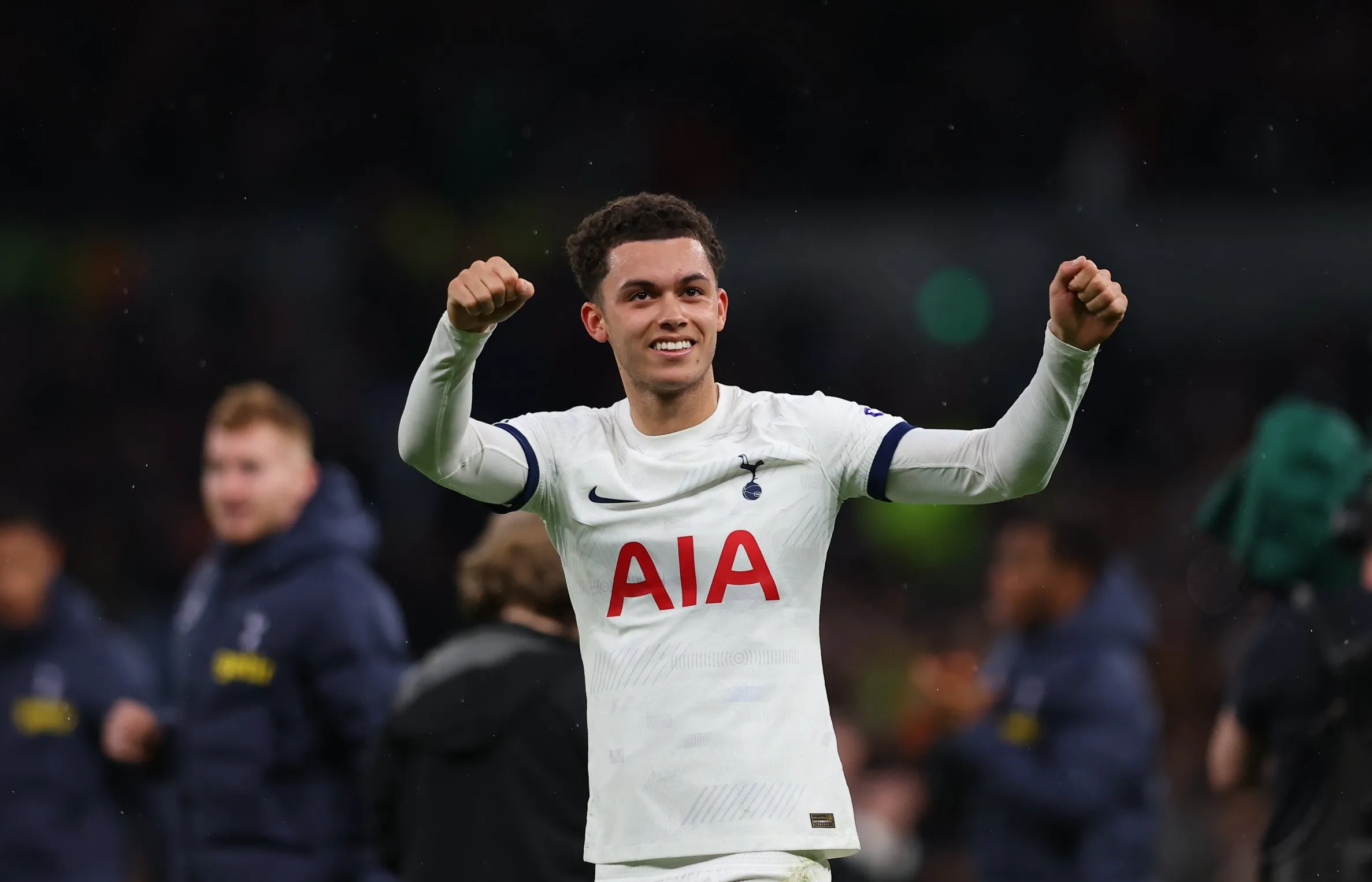 包含曼联轻取拜仁，贝尔梅开二度西甲的词条