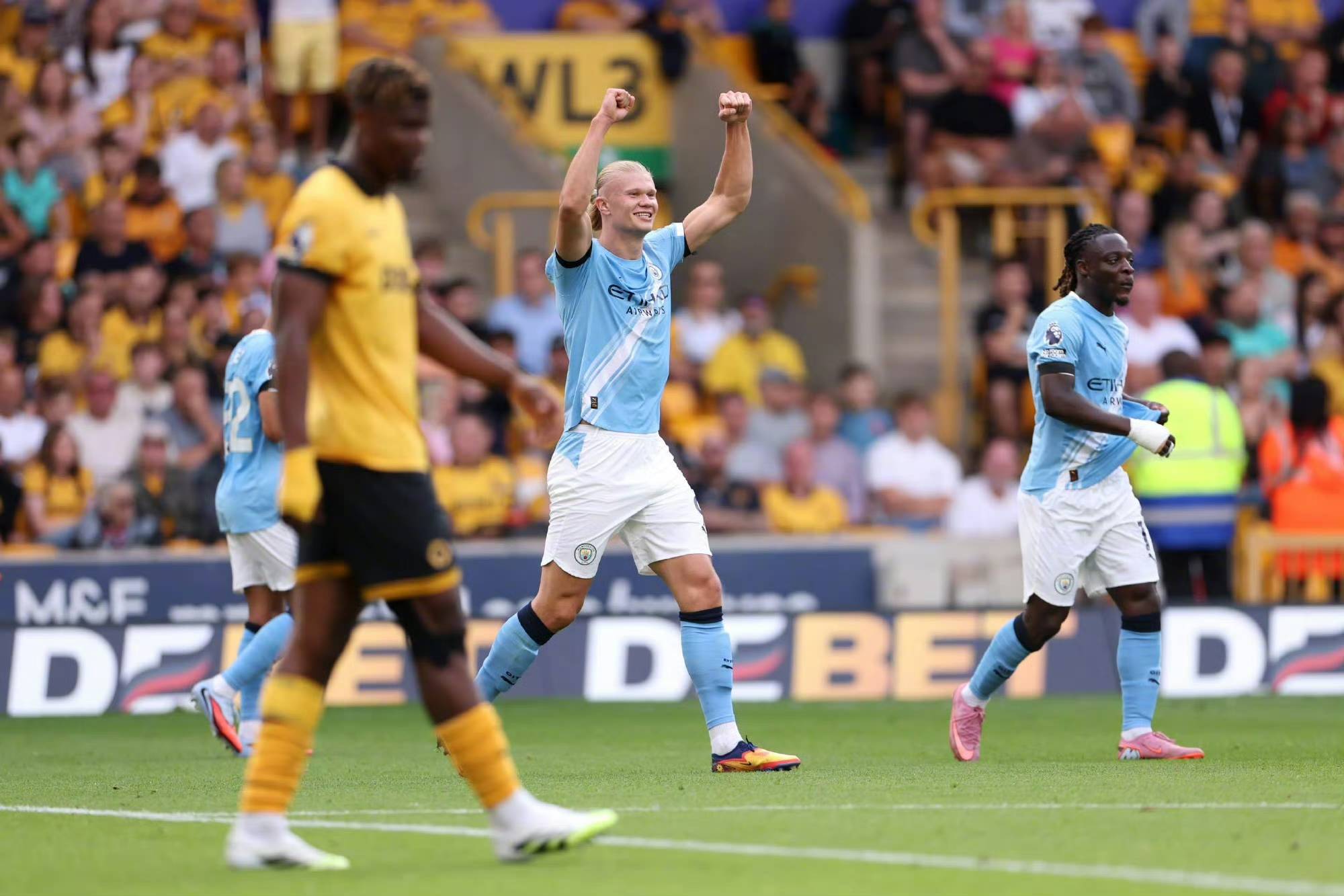 包含热刺险胜曼城，萨拉赫补时绝平西甲的词条