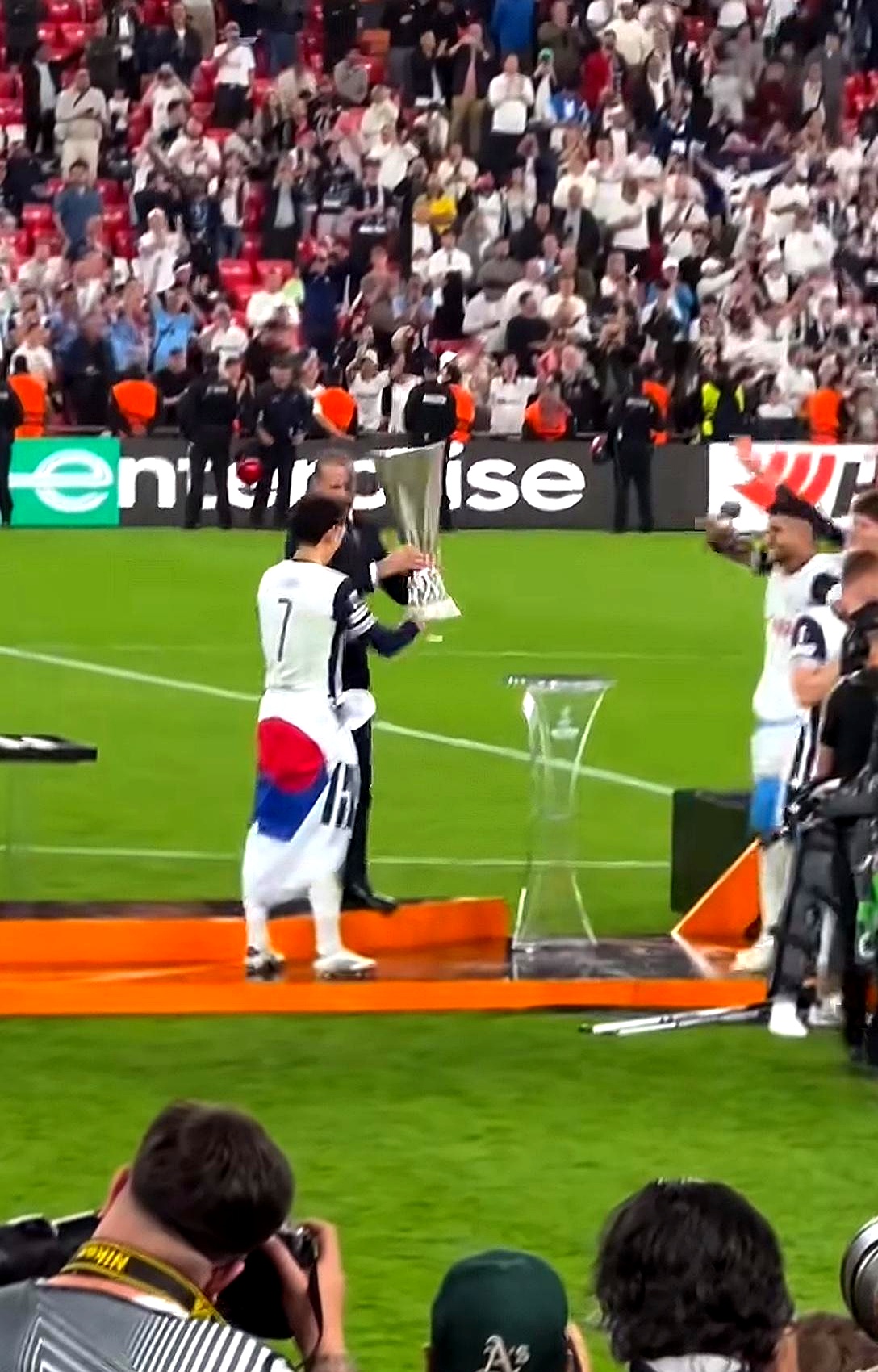 拜仁绝杀切尔西，孙兴慜补时绝平亚洲杯