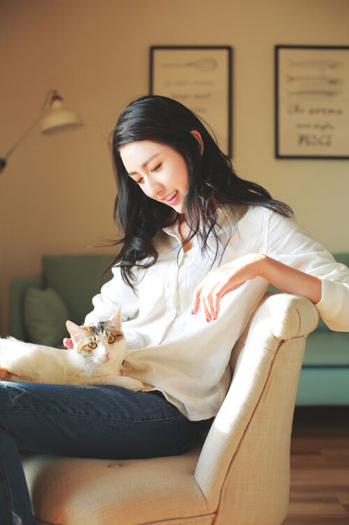 舞台的两面，掘金的团队完美，与库里的孤独英雄